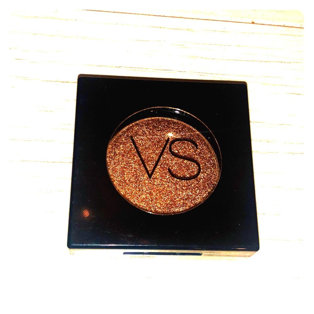 VICTORIAS SECRET EYE SHADOW IN PROVOCATEUR - Picture 1 of 4
